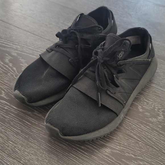 Adidas runners - Picture 1 of 3